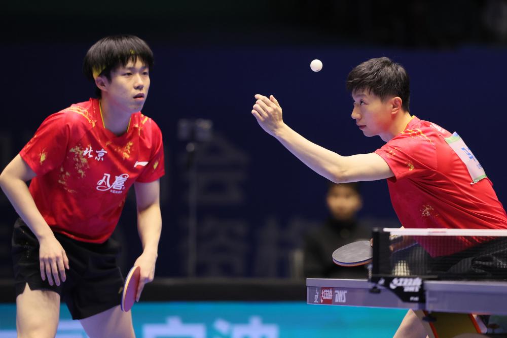 佳夫：作为后卫单场比赛进俩球不常见；沃尔特马德是顶级前锋