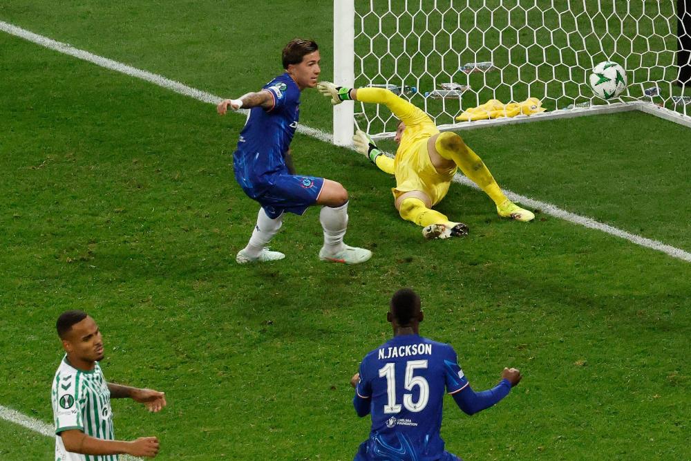 破防了！张本智和比手势，现场球迷给港队加油，日本队压力大