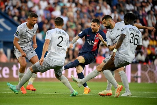 亚冠生死局：柔佛主场狂攻碾压上海海港 中超冠军背水一战太难了